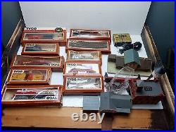 (15) Vintage TYCO HO Scale Locomotive and Train Car Lot of 15 with Boxes USED