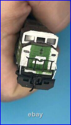 ATLAS Custom BURLINGTON NORTHERN SD-60M LOCOMOTIVE # 9204 WITH DCC N SCALE