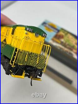 Athearn HO Scale Trainmaster Reading Lines Locomotive 801 PWR Powered Engine