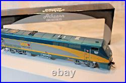 Athearn Ho Scale Via Rail Emd P-42 Locomotive #905