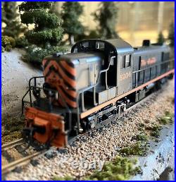 Atlas HO Scale Rio Grande RS-3 Diesel Engine #5205 And Atlas GP 7 Rio Grande