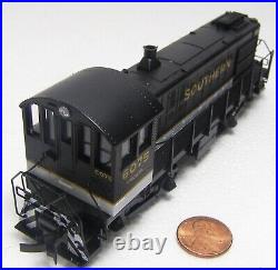 Atlas HO Scale Train Locomotive S-4 Diesel No. 8288 Southern Road No. 6075 ZP8