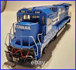 Atlas Master HO Scale DASH-8B Locomotive Conrail #5068