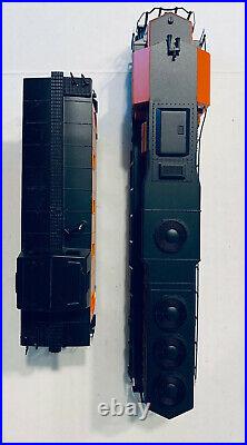 Bachmann HO Scale BNSF GP40 Diesel Engine #3001 Locomotive & Caboose TESTED