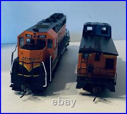 Bachmann HO Scale BNSF GP40 Diesel Engine #3001 Locomotive & Caboose TESTED