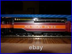 Bachmann HO Scale SP 4-8-4 GS4 Steam Locomotive with DCC and 1 SP Baggage Car