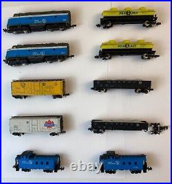 Bachmann N Scale Great Northern 2 Locomotives, 2 Cabooses, 6 cars