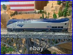 HO Scale Athearn Amtrak AMD103 P42 Passenger DC POWERED Locomotive well detailed