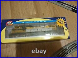 HO Scale Athearn RTR Dash 9-44CW CNW #8717 DCC equipped & Weathered