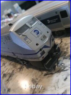 HO Scale Metro North MTA Locomotive+ 3 Train Passenger Cars