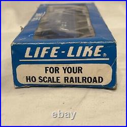 HO Scale-Vintage Conrail Locomotive 7940, Life-Like 08364 GP38-2 in original box