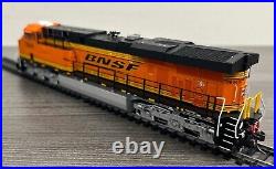 InterMountain HO Scale #49727S-09 ES44DC Diesel Locomotive BNSF #7644 Used