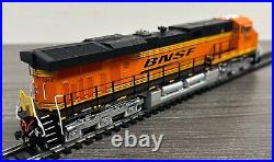 InterMountain HO Scale #49727S-09 ES44DC Diesel Locomotive BNSF #7644 Used