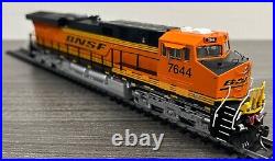 InterMountain HO Scale #49727S-09 ES44DC Diesel Locomotive BNSF #7644 Used