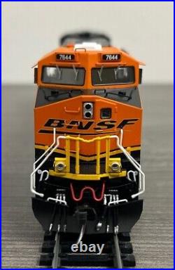 InterMountain HO Scale #49727S-09 ES44DC Diesel Locomotive BNSF #7644 Used