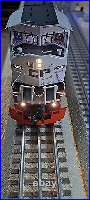 Lionel Legacy O Scale #2233621 Canadian Pacific Veterans SD90MAC Locomotive