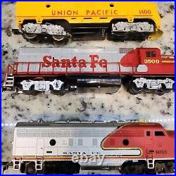 Lot of 9 HO Scale Engine Locomotives, 3 Cars Santa Fe, Burlington, Union Pacific