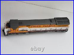 Model Railroads & Trains HO Scale Diesel locomotive GE C30-7 2 window
