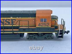 N SCALE ATLAS #49709 B23-7 BNSF #4252 Diesel Locomoto 1