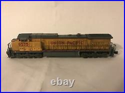 N Scale 2 Locomotive Set with Knuckle Couplers & Weathering Great Condition
