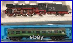 N Scale Arnold Rapido Steam Engine + 3 Passenger cars