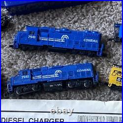 N Scale Life-Like Conrail Diesel Locomotive 7941 & Caboose 18639 Lot + More Read
