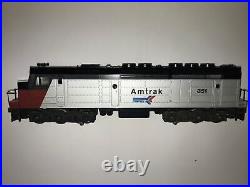 O scale Amtrak engine (used, manufacturer unknown)