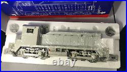 Rare USA TRAINS G-scale R22000 EMD NW-2 Undecorated Diesel Locomotive MIB Tr13
