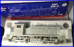 Rare USA TRAINS G-scale R22000 EMD NW-2 Undecorated Diesel Locomotive MIB Tr13