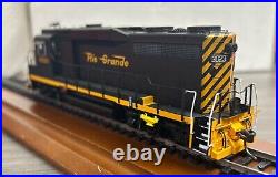 Scale Trains HO Scale #SXT33372 EMD GP30 Phase Id Diesel Locomotive D&RGW LNIB