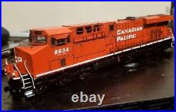 WALTHERS MAINLINE HO Scale ES44AC DCC Ready Canadian Pacific. + Reflect Stripe