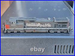 Weathered Southern Pacific 944-CW (Dash 9) HO scale locomotive